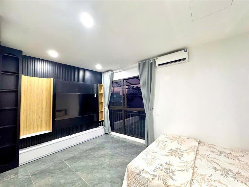 Nhà mới nguyễn trãi giáp royal city  7 tầng thang máy  nhiều phòng ngủ  ngõ nông gần phố