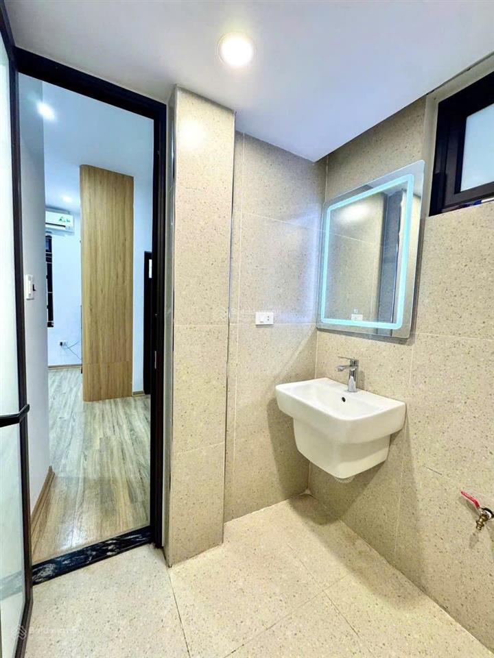 Nhà mới nguyễn trãi giáp royal city  7 tầng thang máy  nhiều phòng ngủ  ngõ nông gần phố