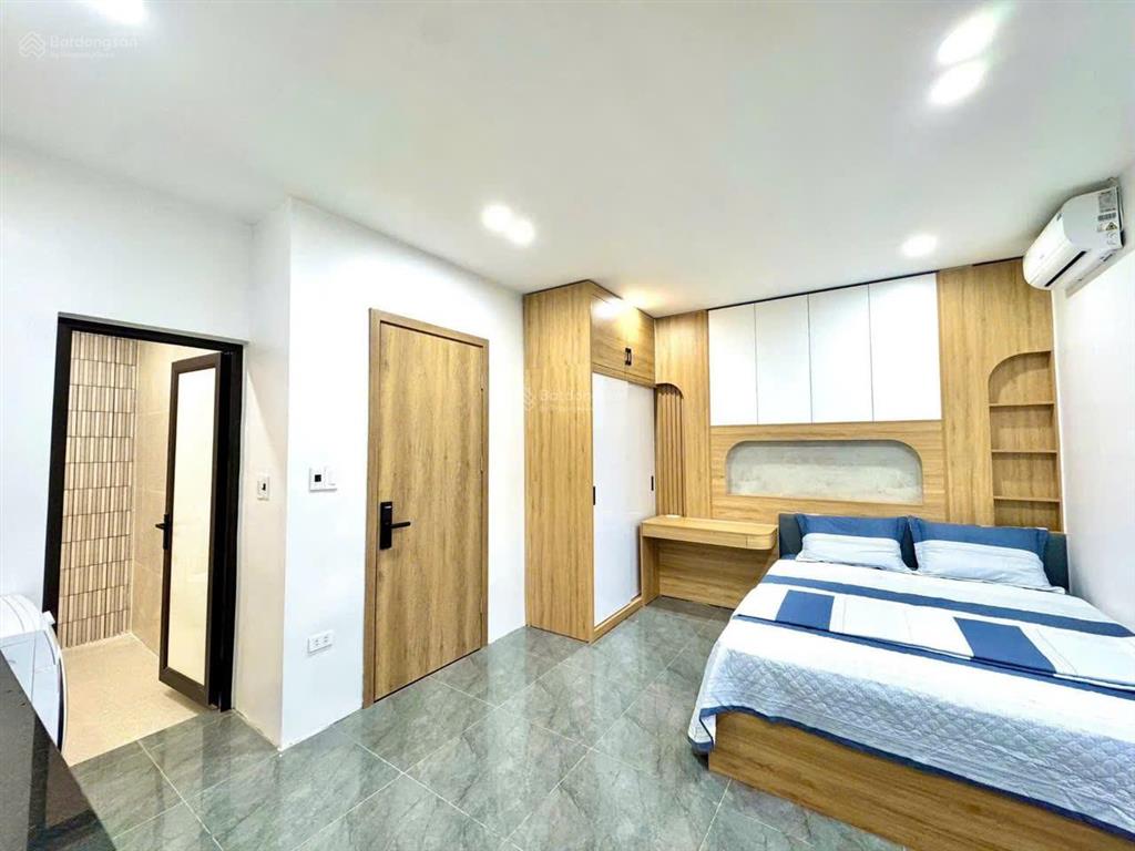 Nhà mới nguyễn trãi giáp royal city  7 tầng thang máy  nhiều phòng ngủ  ngõ nông gần phố