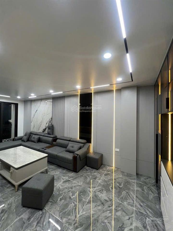 Nhà mới nguyễn trãi giáp royal city  7 tầng thang máy  nhiều phòng ngủ  ngõ nông gần phố