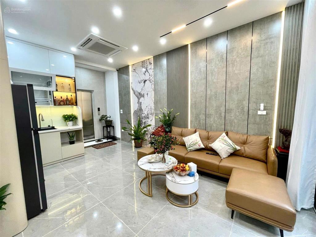 Sốc giữa trung tâm thanh xuân  nhà mới thang máy  nguyễn trãi giáp royal city  giảm ngay 800 triệu