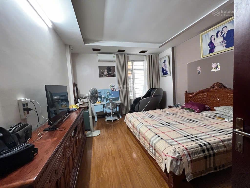 Nhà hoàng văn thái  lê trọng tấn  thoáng sáng  sân vườn  ô tô tận cửa