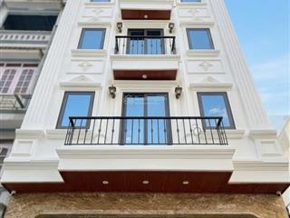 Nhà hoàng văn thái  lê trọng tấn  ô tô vào nhà  3 mặt thoáng sáng  sân vườn rộng
