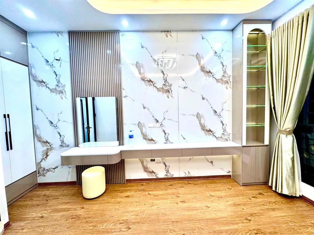 Nhà tô vĩnh diện  trung tâm thanh xuân  ô tô vào nhà  thang máy xịn sò  vài bước ra phố  full nội