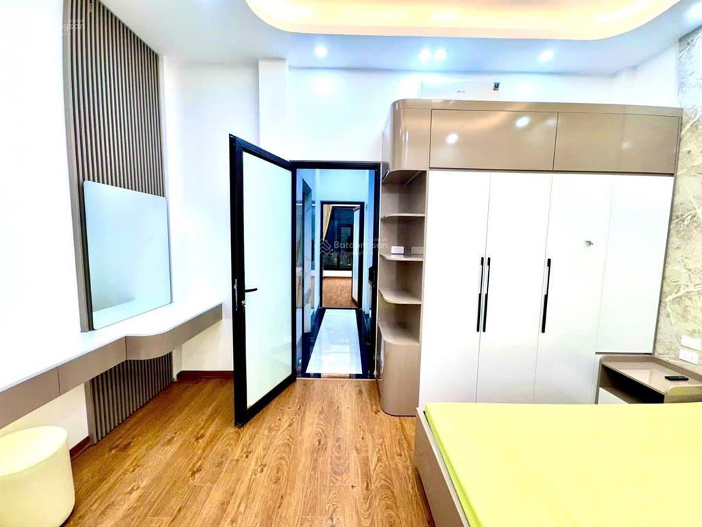 Nhà tô vĩnh diện  trung tâm thanh xuân  ô tô vào nhà  thang máy xịn sò  vài bước ra phố  full nội