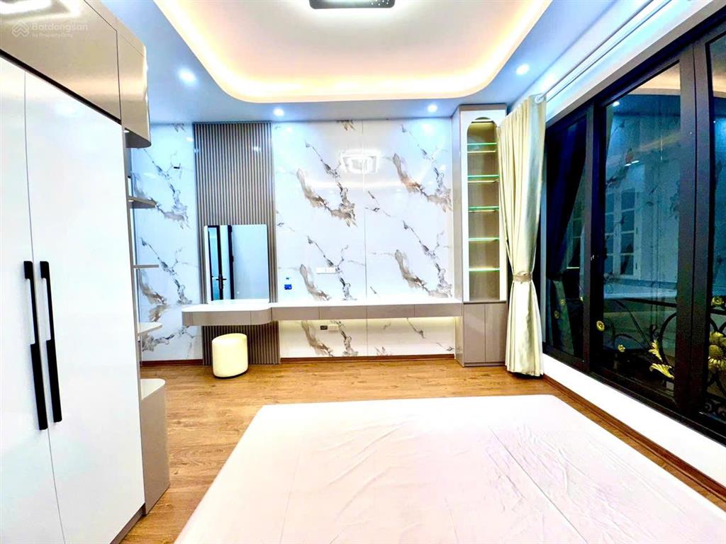 Nhà tô vĩnh diện  trung tâm thanh xuân  ô tô vào nhà  thang máy xịn sò  vài bước ra phố  full nội