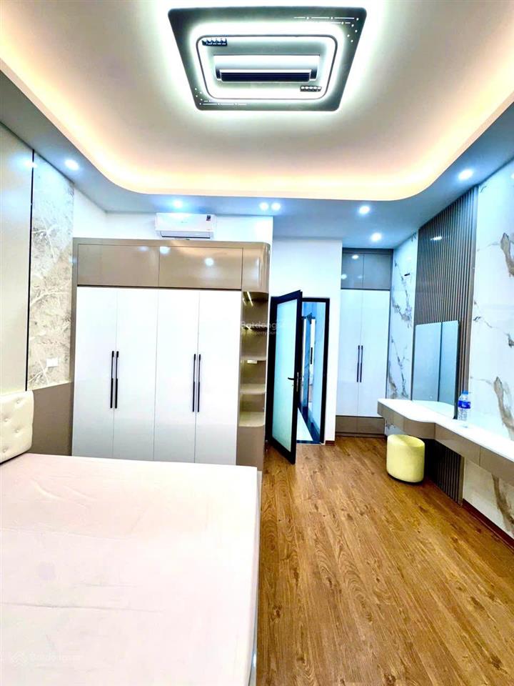 Nhà tô vĩnh diện  trung tâm thanh xuân  ô tô vào nhà  thang máy xịn sò  vài bước ra phố  full nội