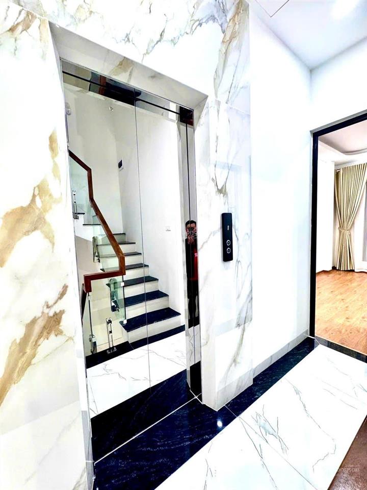 Nhà tô vĩnh diện  trung tâm thanh xuân  ô tô vào nhà  thang máy xịn sò  vài bước ra phố  full nội