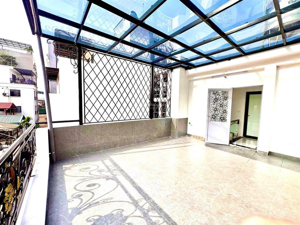 Nhà tô vĩnh diện  trung tâm thanh xuân  ô tô vào nhà  thang máy xịn sò  vài bước ra phố  full nội