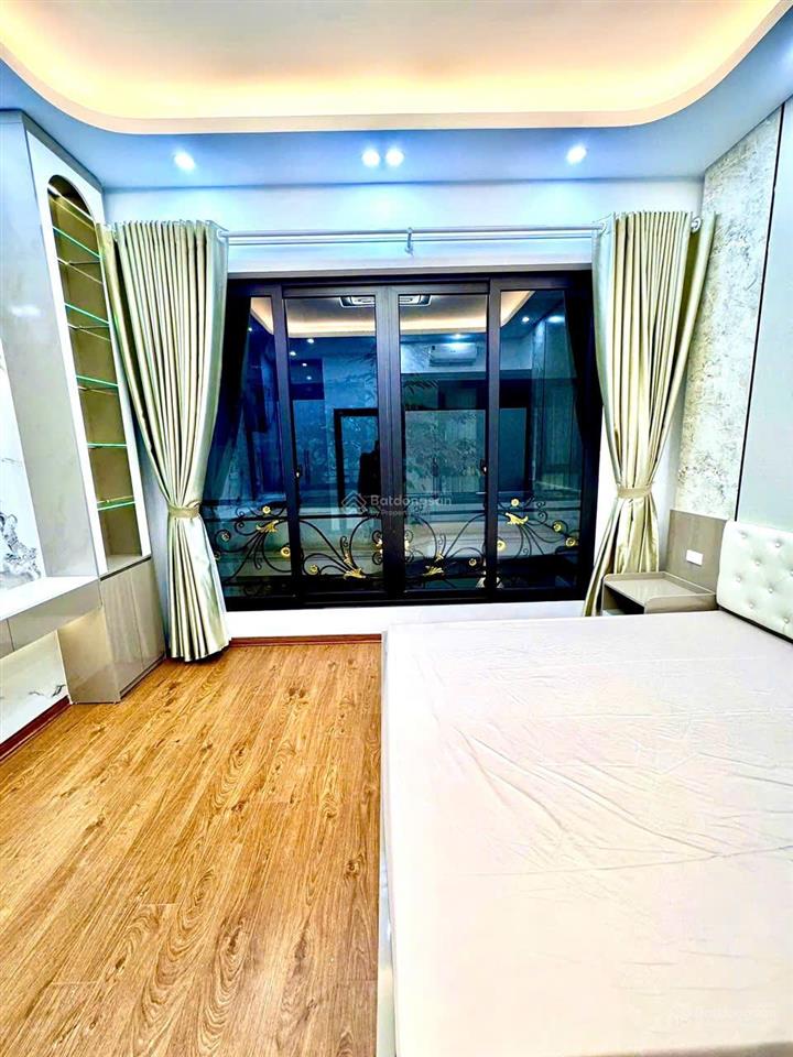 Nhà tô vĩnh diện  trung tâm thanh xuân  ô tô vào nhà  thang máy xịn sò  vài bước ra phố  full nội