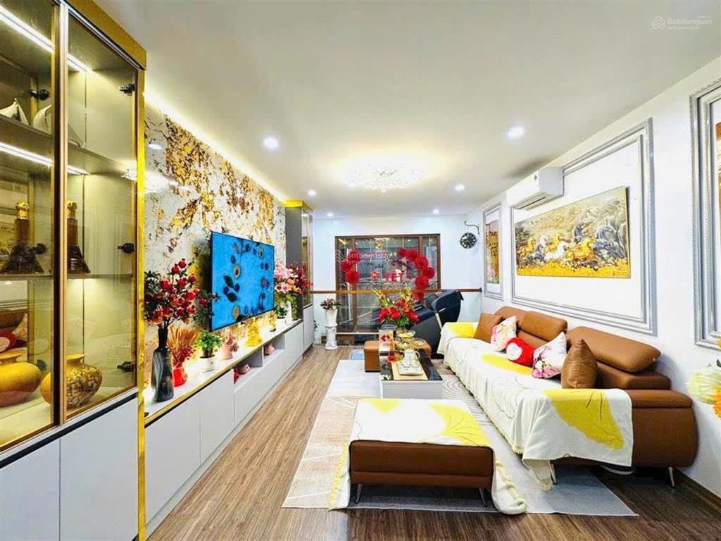 Nhà mới khỏi sửa  trung tâm đống đa  40m2  7 tầng thang máy  full nội thấ