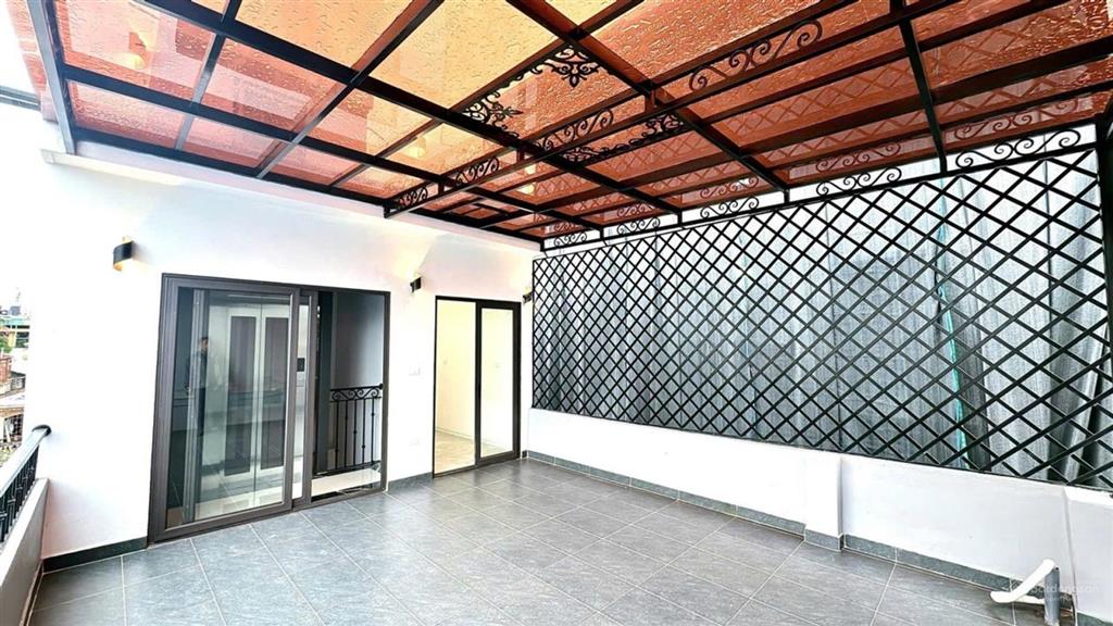 14,8 tỷ sở hữu ngay nhà 6 tầng thang máy mặt tiền 8,4m nhà thoáng ô tô khu dân trí cao