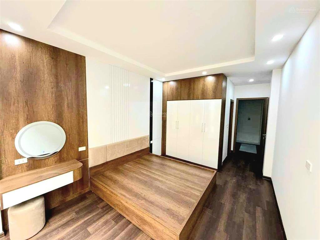 Chính chủ bán nhà  văn cao  hoàng hoa thám  ba đình  nhà thoáng trước sau gần hồ tây