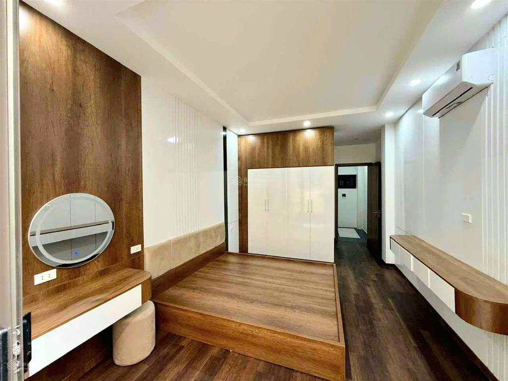 Chính chủ bán nhà  văn cao  hoàng hoa thám  ba đình  nhà thoáng trước sau gần hồ tây
