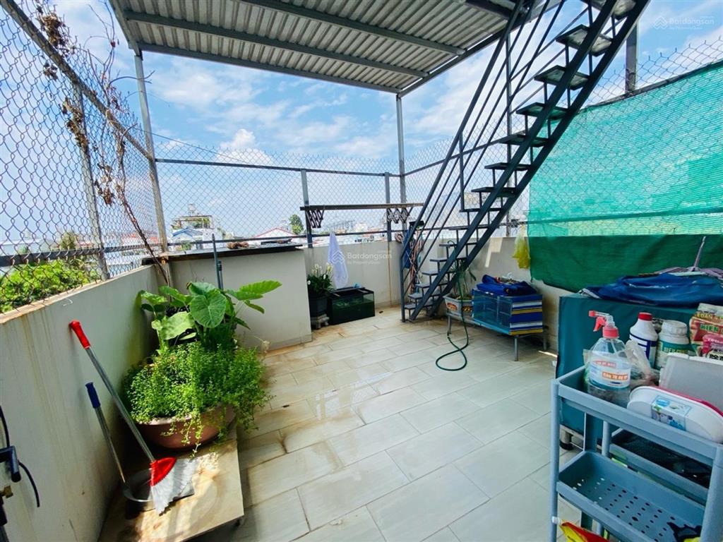 Chủ gấp bán nhà nhỉnh 5đ  61m2 ngang 4.2m  nhà 3 tầng, 3pn  dương đình hội  hxh