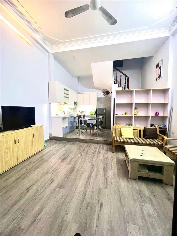 Chính chủ cho thuê nhà riêng 4 tầng (diện tích 30m2/tầng) ngõ 379 đội cấn. full nội thất