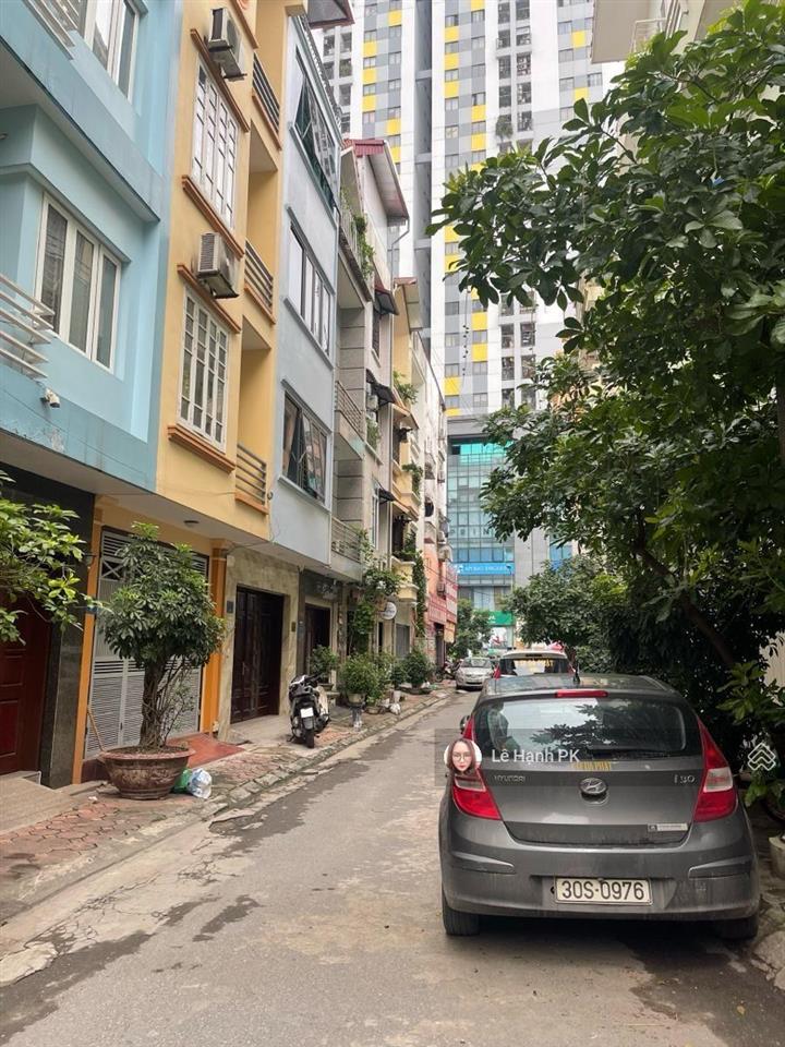 Bán nhà văn quán, phân lô vỉa hè, 3 ô tô tránh nhau, kinh doanh, mặt tiền 4.7m, 75m2, giá 18.5 tỷ