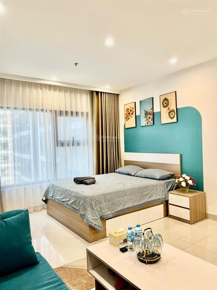 Bán căn studio 32 m2 toà gs , giá ưu đãi 2,7 tỷ full nội thất