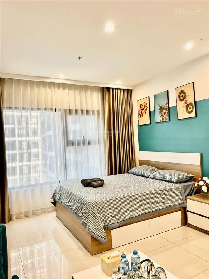 Bán căn studio 32 m2 toà gs , giá ưu đãi 2,7 tỷ full nội thất