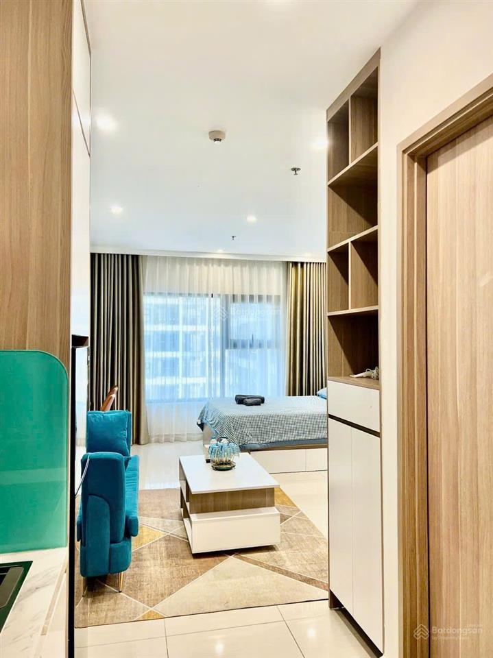 Bán căn studio 32 m2 toà gs , giá ưu đãi 2,7 tỷ full nội thất