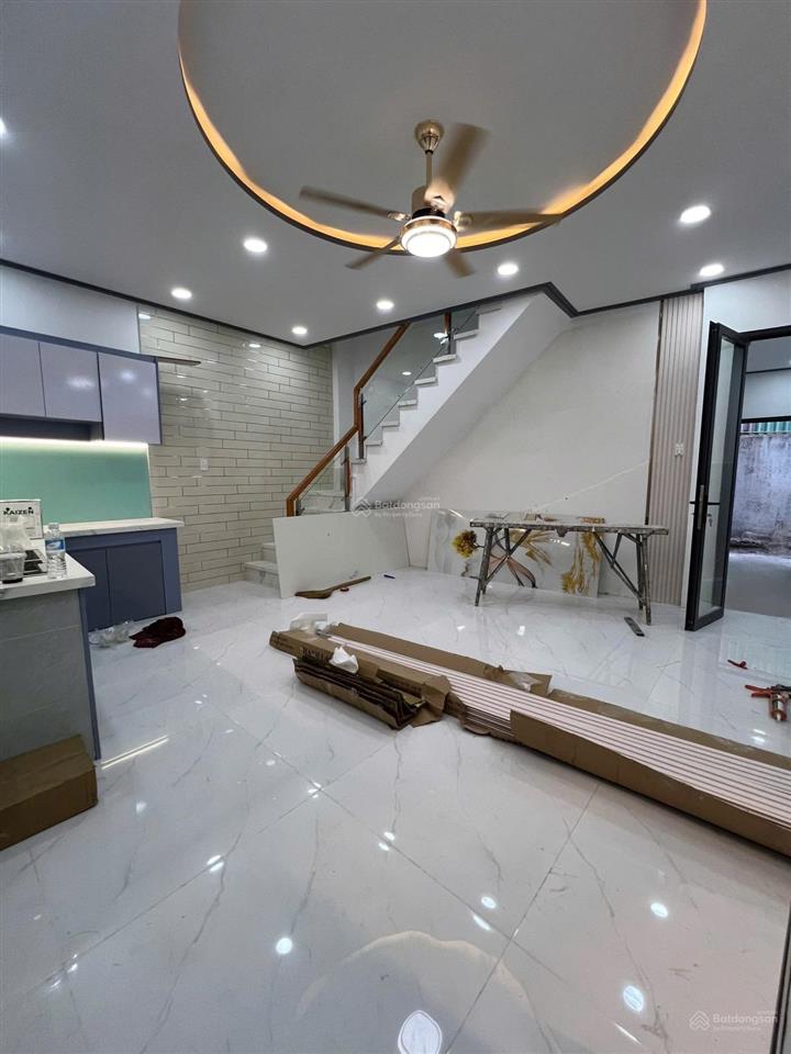 Đi định cư nước ngoài bán gấp nhà 2 tầng 78m ngay vòng xoay phú lâm , hậu giang q6