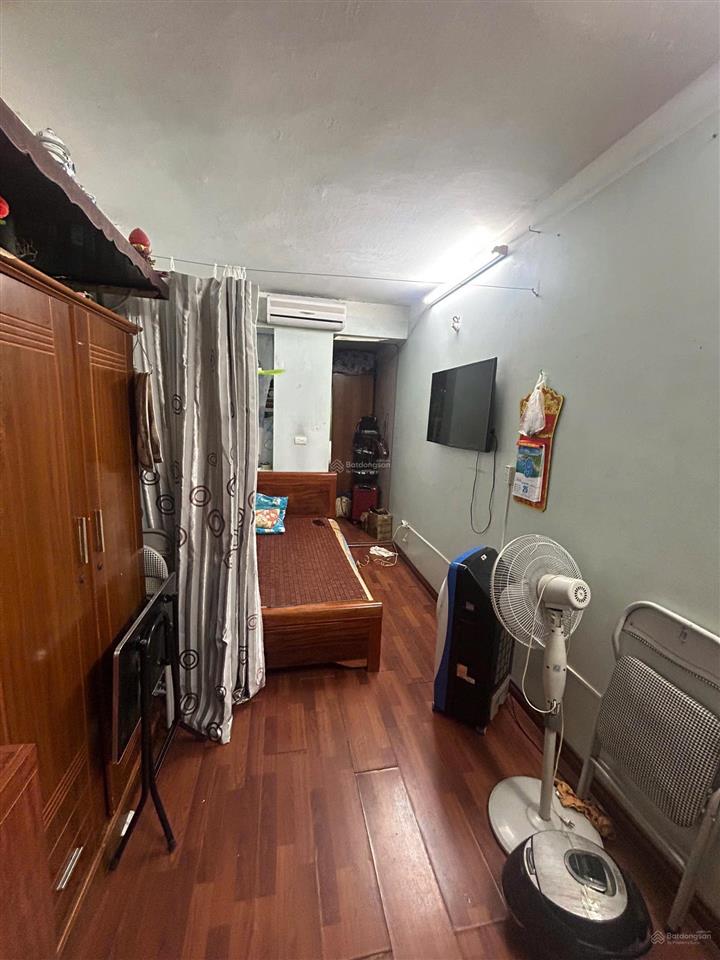 Cho thuê nhà tt tầng 3 kim liên, đống đa. 30m2, 2n1k, đủ đồ. chỉ 5.5 triệu