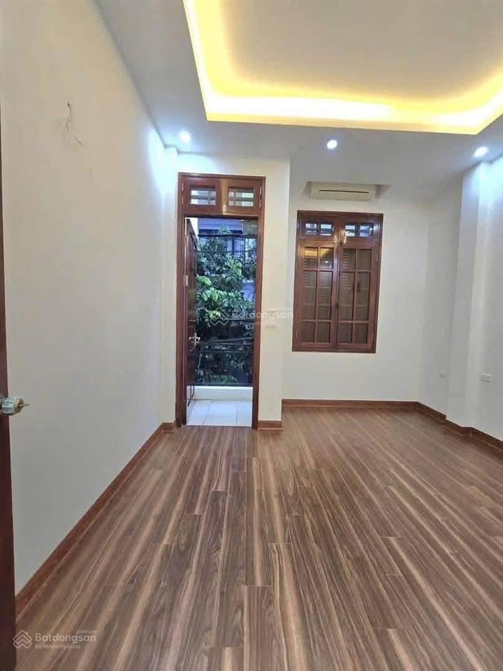 Cho thuê gấp nhà riêng hồ đắc di, nam đồng. 20m2x5t. kinh doanh sầm uất. chỉ 10 triệu