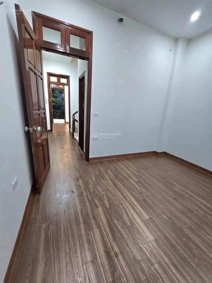 Cho thuê gấp nhà riêng hồ đắc di, nam đồng. 20m2x5t. kinh doanh sầm uất. chỉ 10 triệu