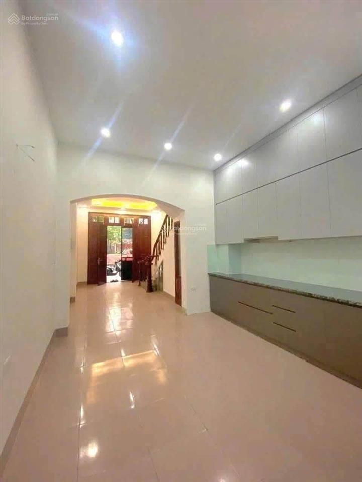 Cho thuê gấp nhà riêng hồ đắc di, nam đồng. 20m2x5t. kinh doanh sầm uất. chỉ 10 triệu