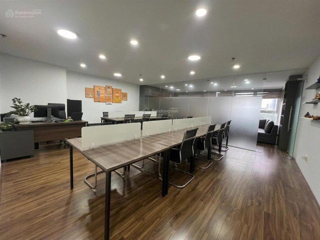 Văn phòng đẹp  vị trí đắc địa minh khai  vào là làm việc ngay