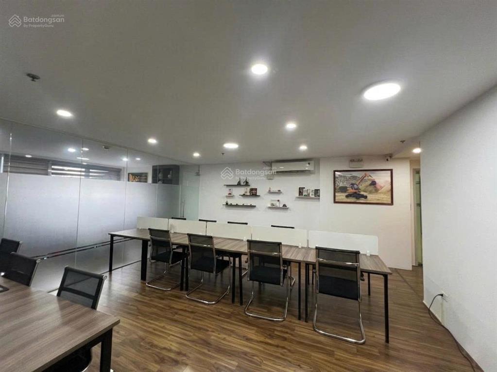 Văn phòng đẹp  vị trí đắc địa minh khai  vào là làm việc ngay