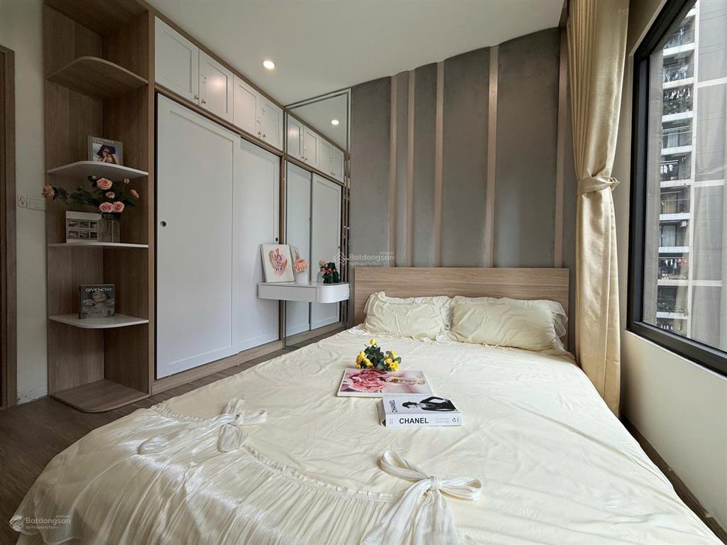 Tôi cần bán gấp 2pn toà s2.18 vinhomes ocean park  56m²  full nội thất  sổ đỏ