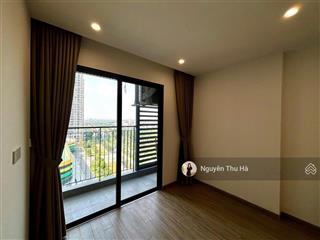 Cắt lỗ giá sốc 2,9 tỷ sở hữu căn 1n + 44m2, sẵn sổ, hướng tn, view bể bơi tại vinhomes gia lâm