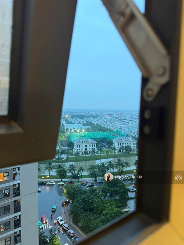 Chính chủ gửi bán căn 2 ngủ góc 69m giá hời tòa mới bên vinhomes ocean park gia lâm