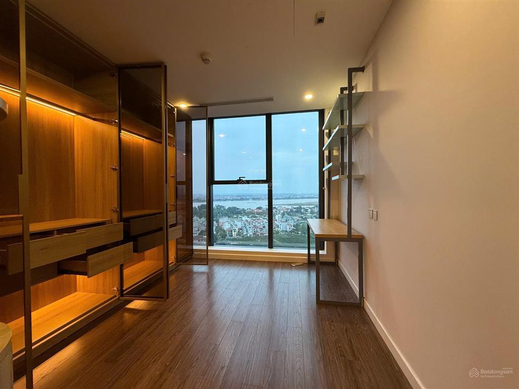 Chính chủ gửi bán căn 3 ngủ sunshine city, dt 107m2, view cưc thoáng, giá 12,8 tỷ
