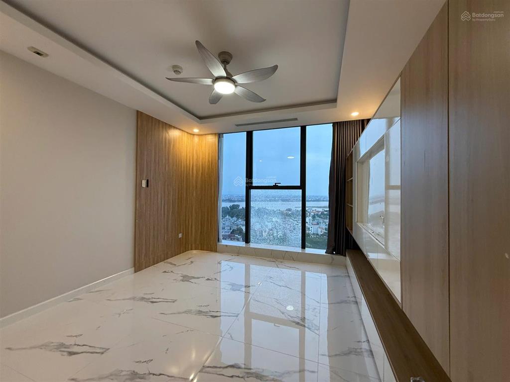 Chính chủ gửi bán căn 3 ngủ sunshine city, dt 107m2, view cưc thoáng, giá 12,8 tỷ