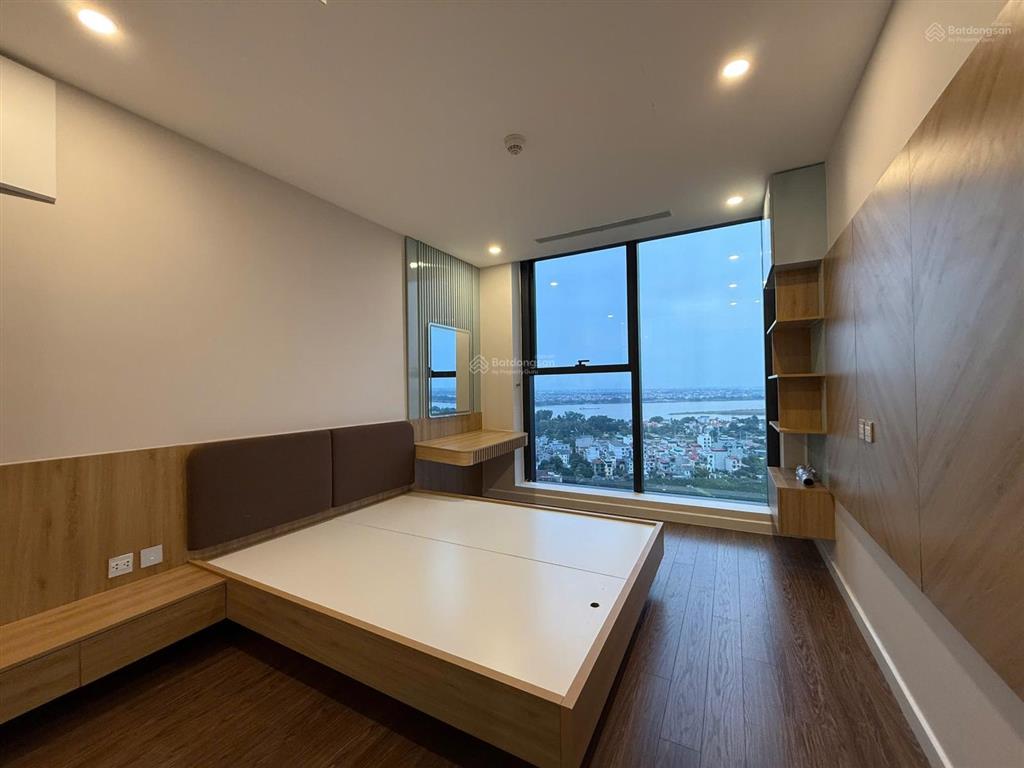 Chính chủ gửi bán căn 3 ngủ sunshine city, dt 107m2, view cưc thoáng, giá 12,8 tỷ