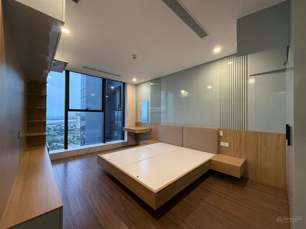 Chính chủ gửi bán căn 3 ngủ sunshine city, dt 107m2, view cưc thoáng, giá 12,8 tỷ