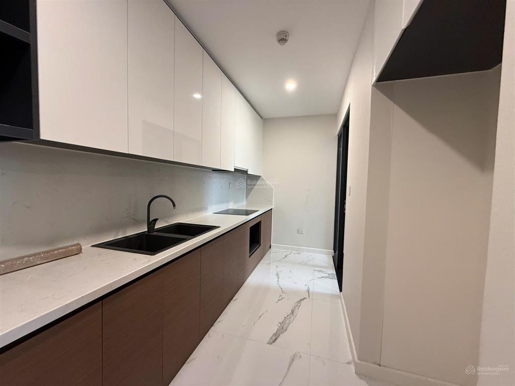 Chính chủ gửi bán căn 3 ngủ sunshine city, dt 107m2, view cưc thoáng, giá 12,8 tỷ