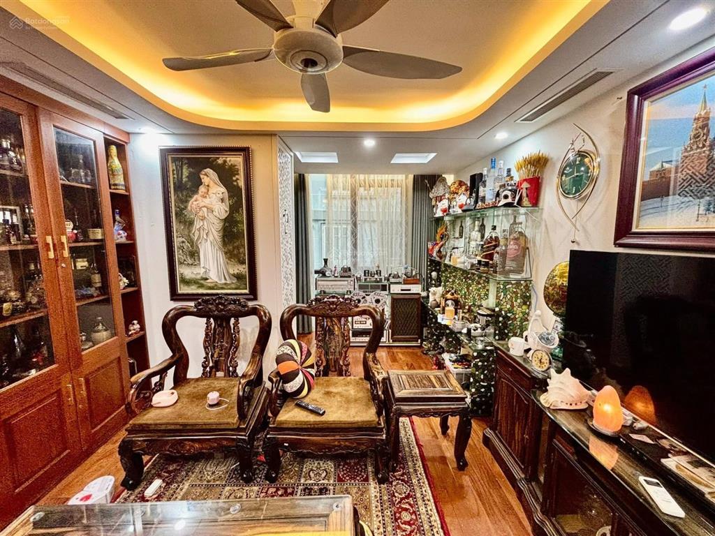 Bán tòa văn phòng nguyễn chánh,cầu giấy 60m2, 7t thang máy, 39 tỷ 3 ôtô tránh, ở kết hợp kinh doanh