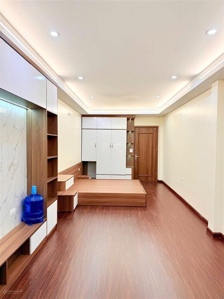 Nhà mới đẹp full nội thất ở ngay đường láng 50m2, 7t thang máy, 19.5 tỷ gara ôtô, 2 mặt thoáng