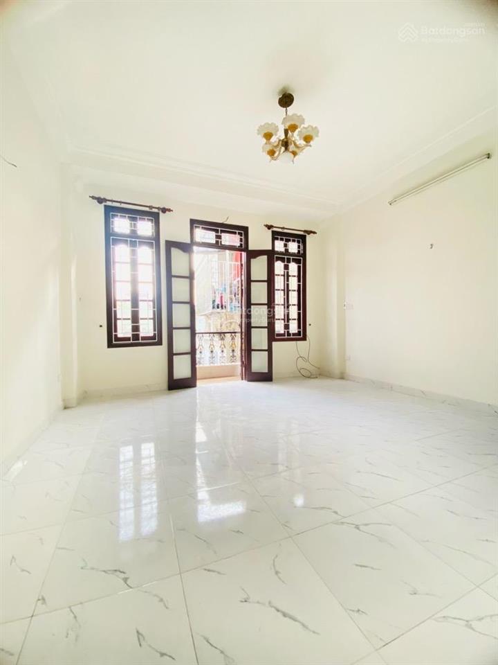 Đại la o984,986,684. 34m2, 5 tầng, 6,7 tỷ nhà đẹp dân xây, gần ô tô tránh, ngõ thoáng sáng