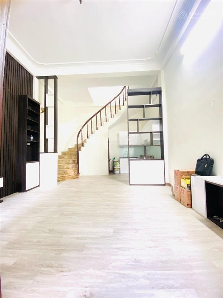 Đại la o984,986,684. 34m2, 5 tầng, 6,7 tỷ nhà đẹp dân xây, gần ô tô tránh, ngõ thoáng sáng