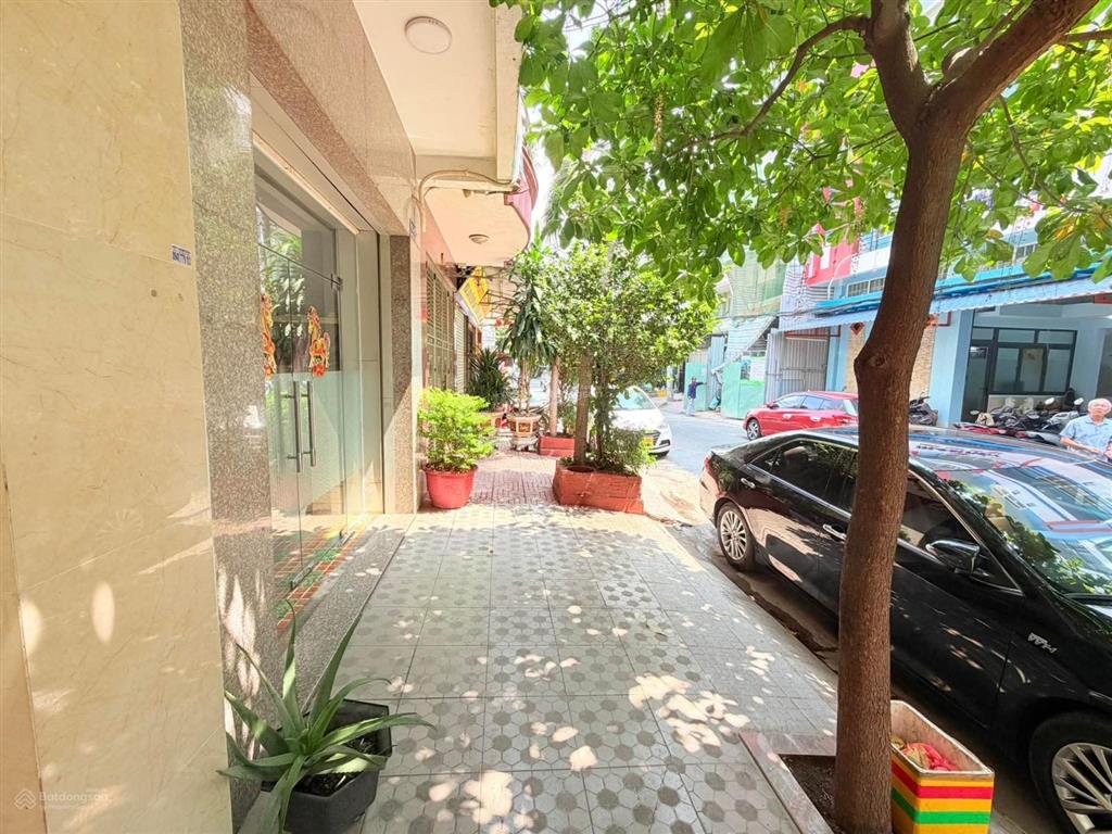 Bán nhà riêng diện tích 61,57m2, sổ hồng chính chủ, hẻm ô tô tránh, ô tô để được trước nhà