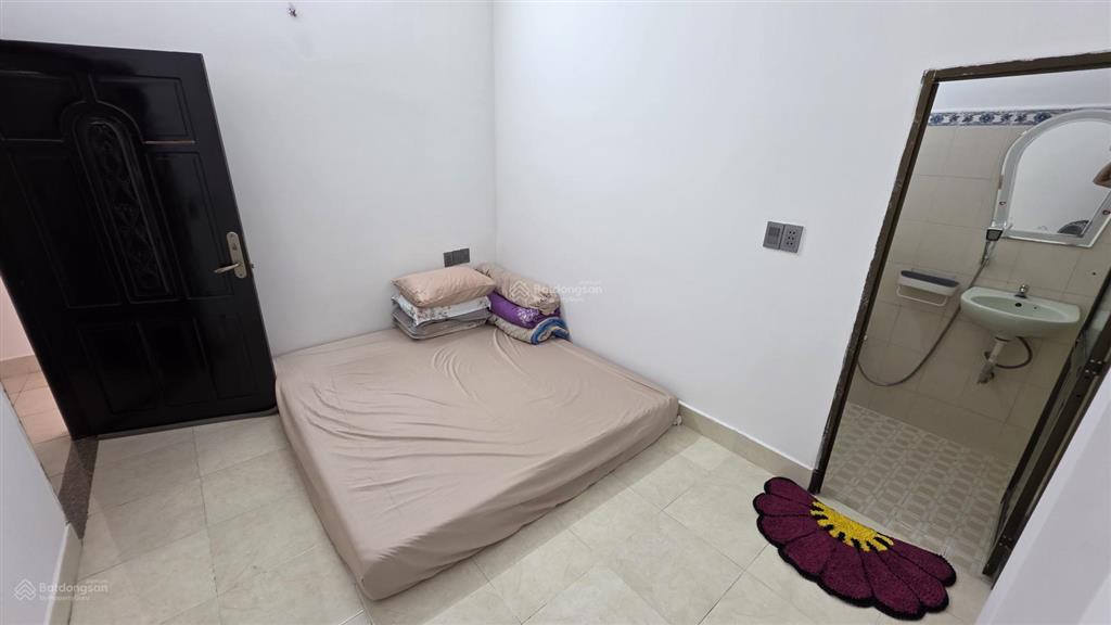 Bán nhà riêng 1 trệt 3 lầu thủ đức sổ hồng 50m2  4pn 4wc 4 mặt thoáng  gần đường lớn.