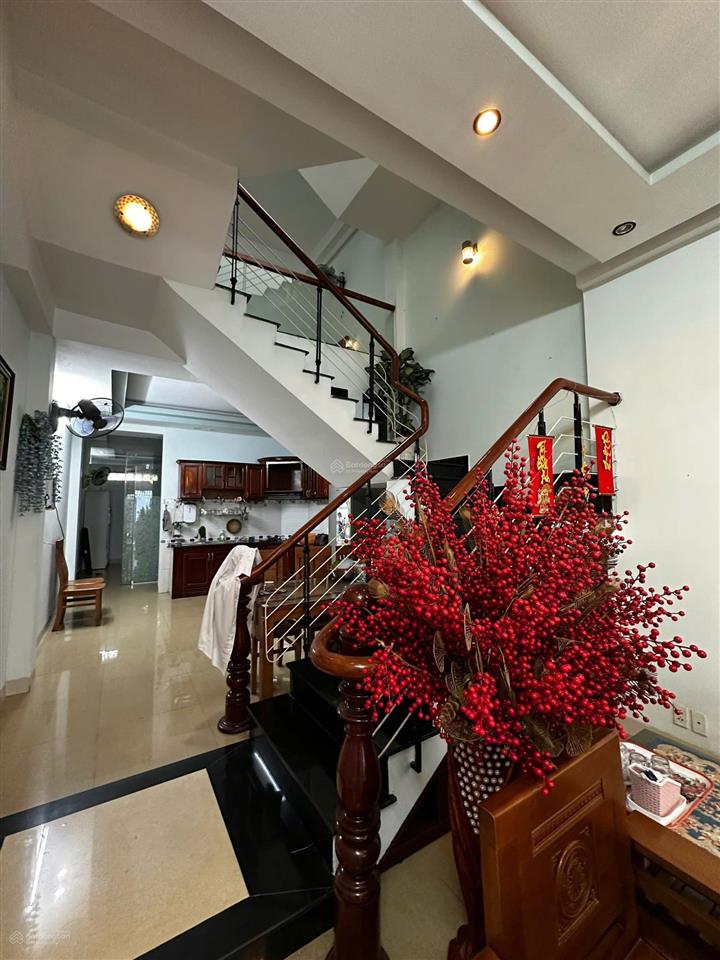 Cho thuê nhà nguyên căn 3 tầng  trung tâm đà nẵng