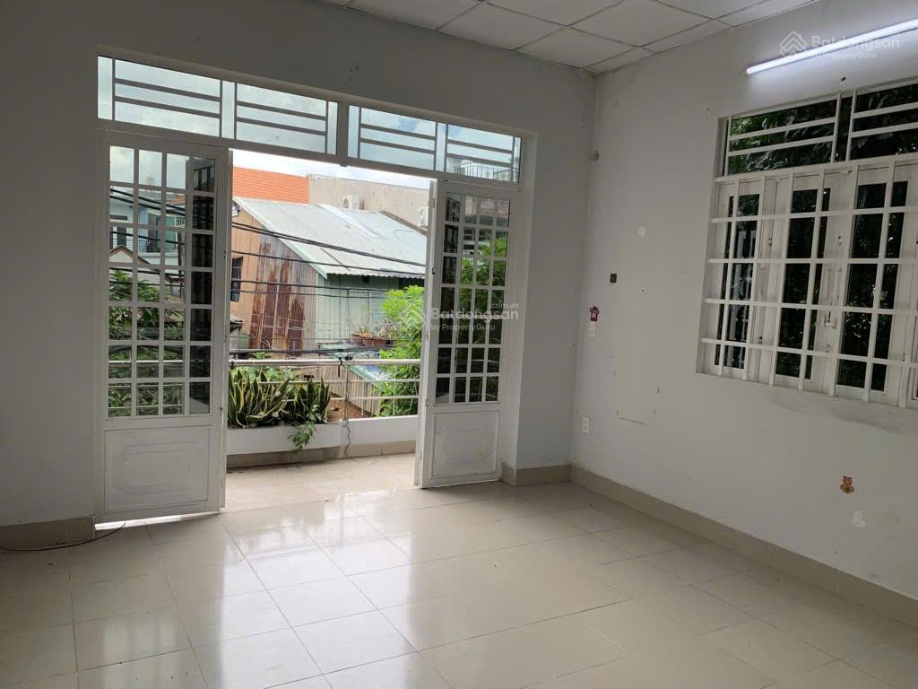 Bán nhà sát bên chợ đầu mối thủ đức khu phân lô đồng bộ dân trí cao đường 5m xe tải quay đầu, 60m2