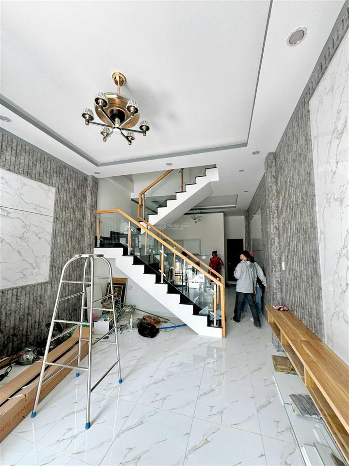 Định cư mỹ, anh chủ bán căn nhà lầu 4pn mới xây trong khu dân cư. gần đại học lạc hồng