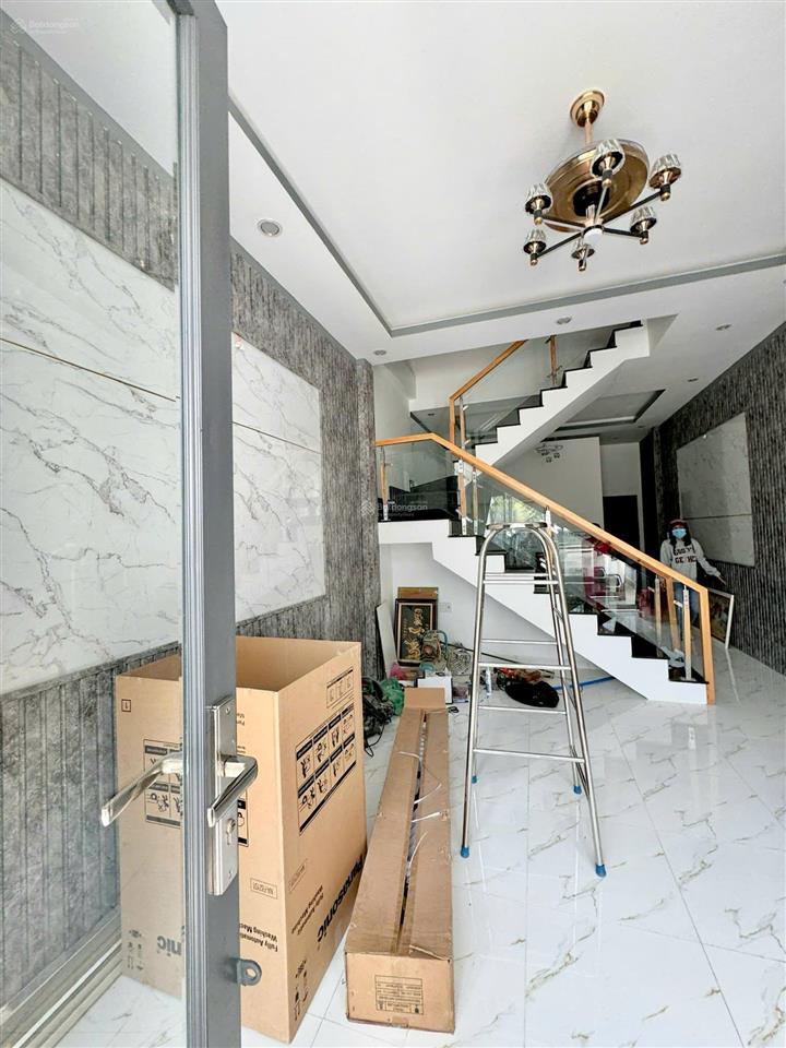Định cư mỹ, anh chủ bán căn nhà lầu 4pn mới xây trong khu dân cư. gần đại học lạc hồng