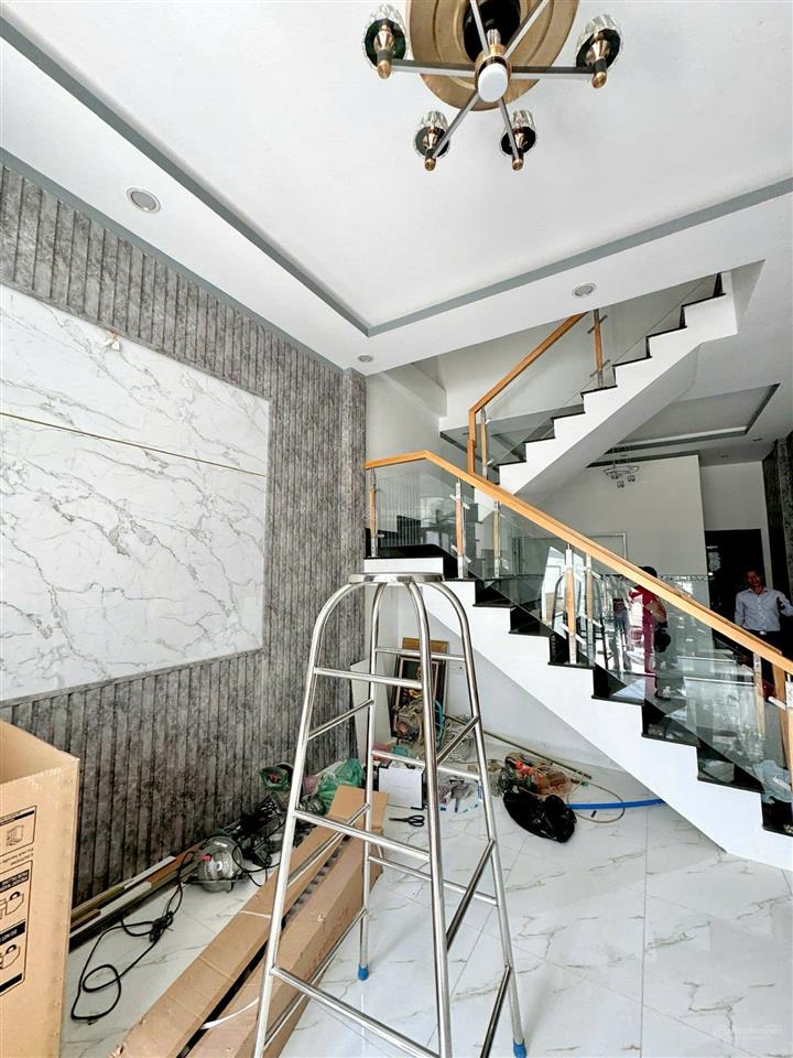 Định cư mỹ, anh chủ bán căn nhà lầu 4pn mới xây trong khu dân cư. gần đại học lạc hồng